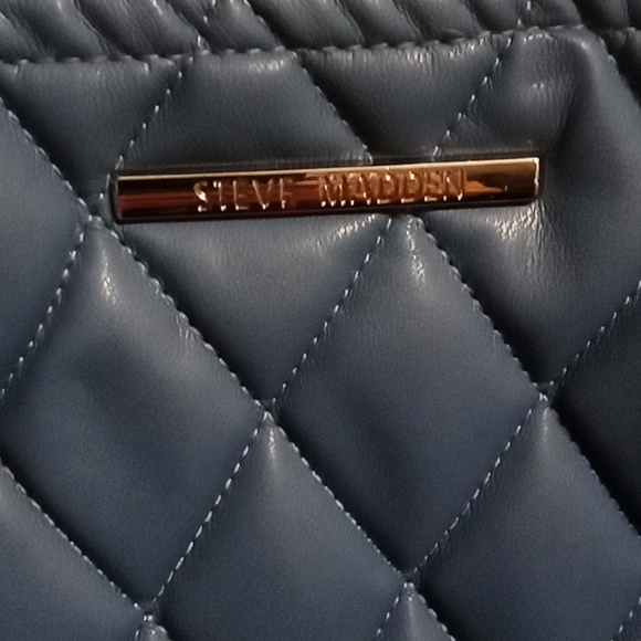 Steve Madden Small/Medium Size Faux Leather Crossbody Purse - Picture 2 of 4